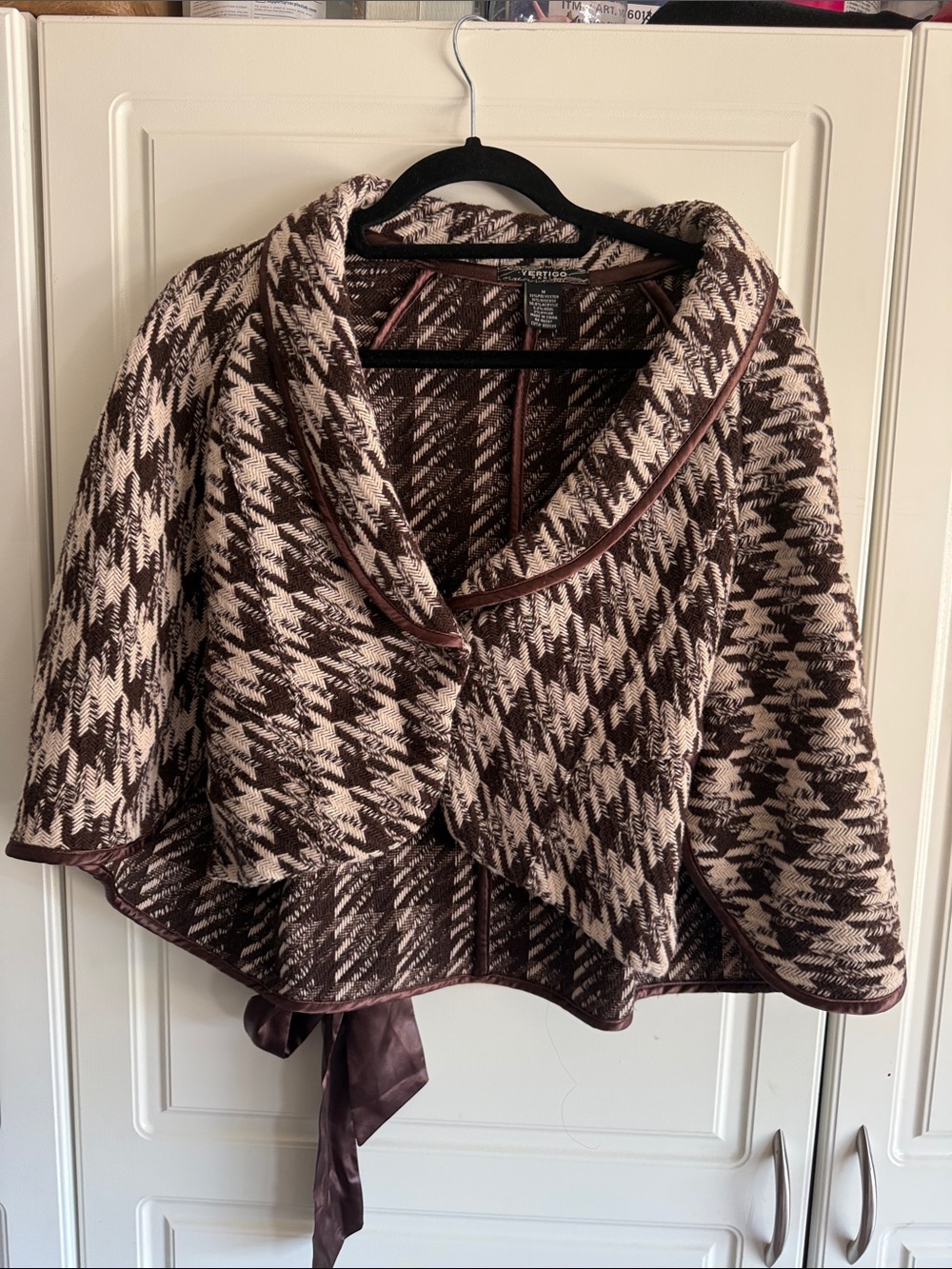 Vertigo Paris Brown and Cream Houndstooth Knit Cape